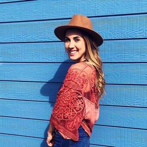 Meet your Posher, Rebekah